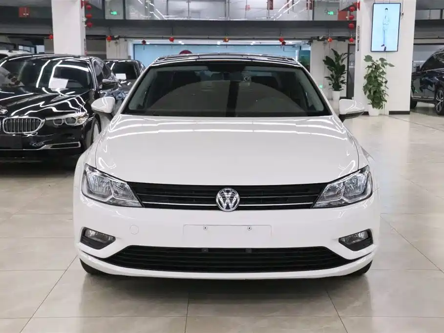 Volkswagen Lamando 2017 230TSI DSG Trend Edition фото 2