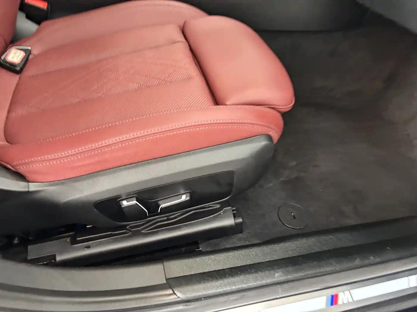 BMW 3 Series 2025 330Li M Sport Night Edition фото 27