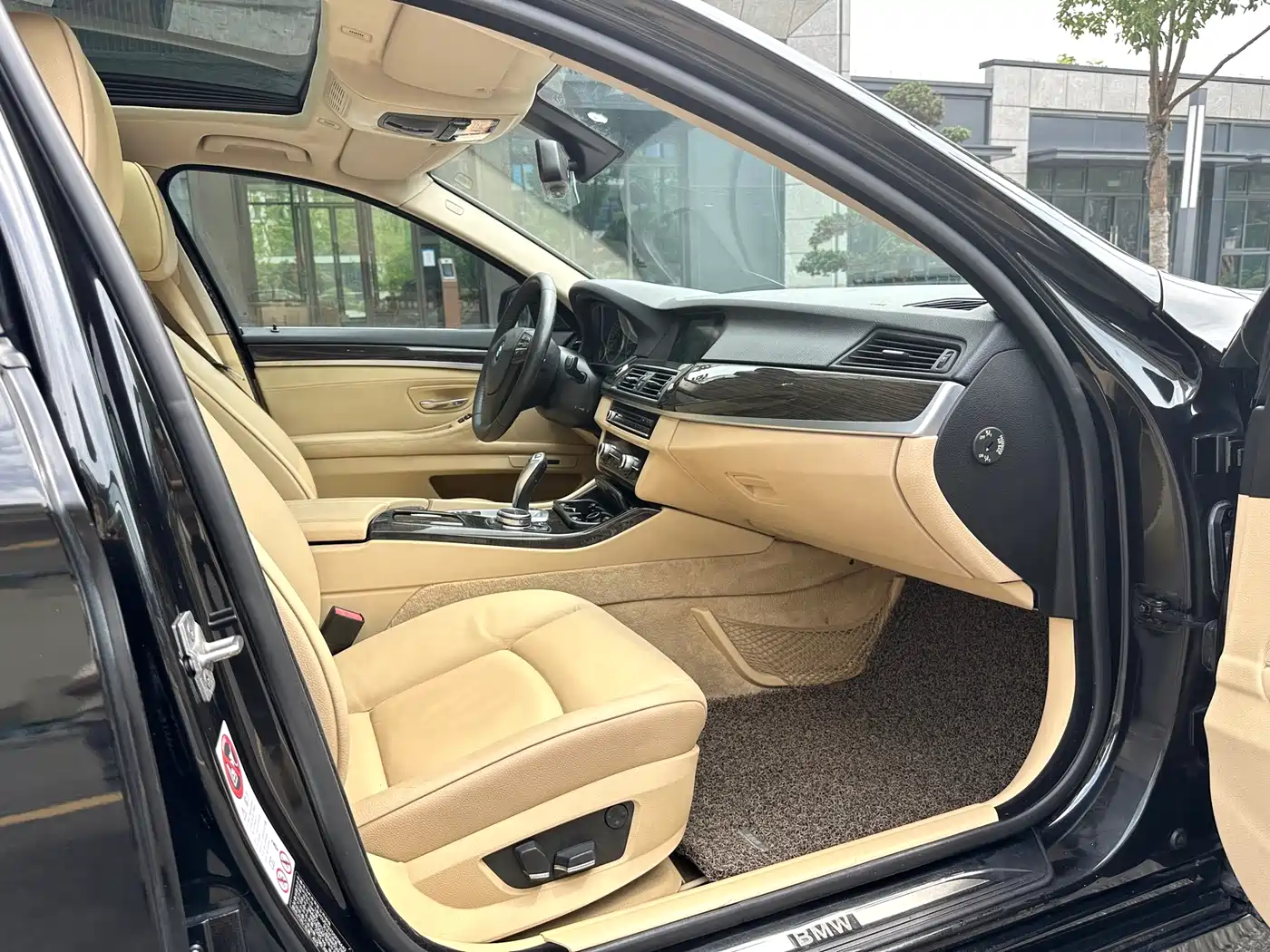 BMW 5 Series 2013 530Li Leadership фото 6