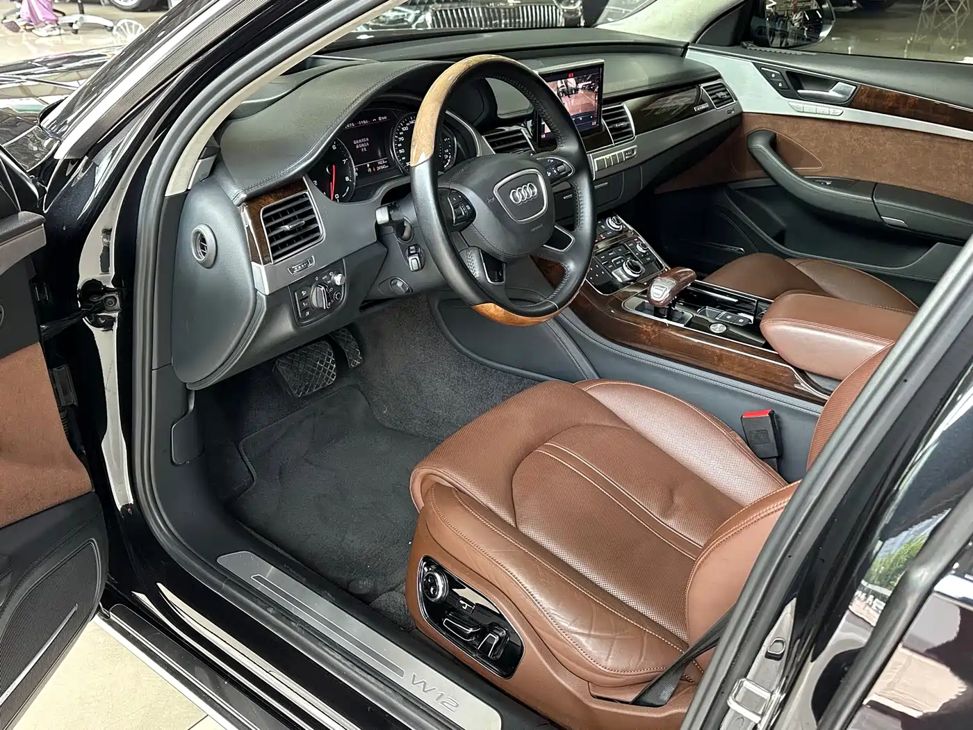 Audi A8 2014 A8L 6.3 FSI W12 quattro Flagship фото 7