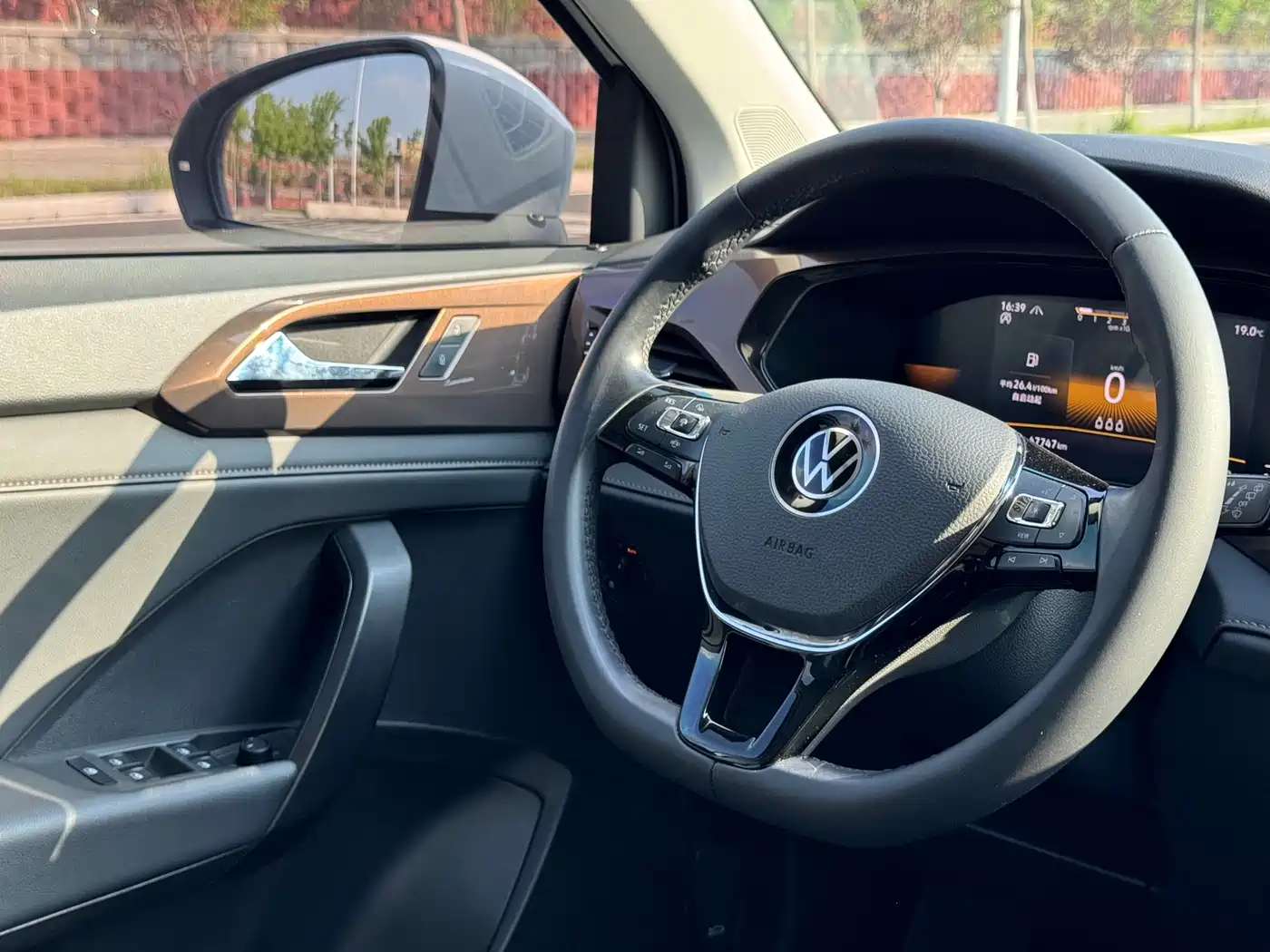 Volkswagen Tharu 2022 280TSI FWD Luxury Edition фото 15