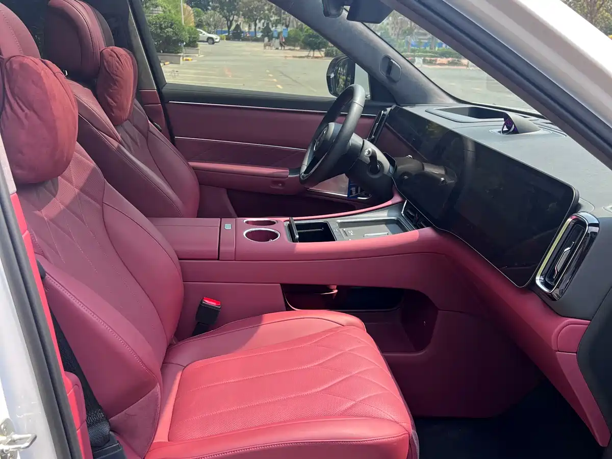 AITO Wenjie AITO M8 2025 Range Extender Max+ Edition 53.4kWh 5-seater фото 18