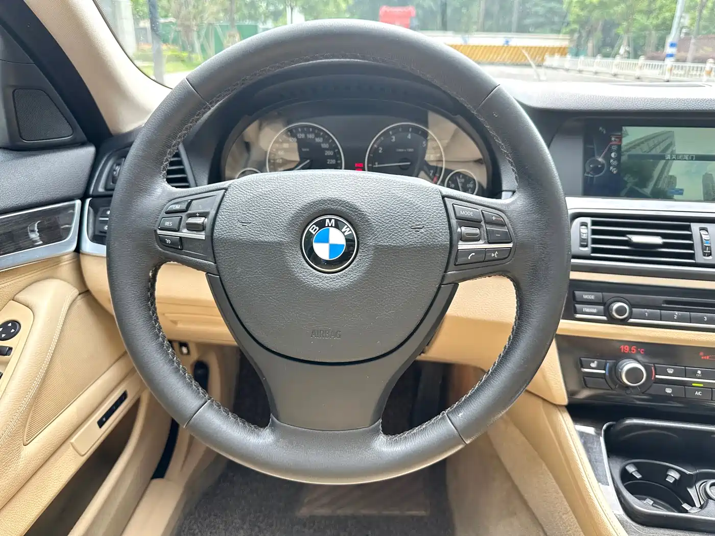 BMW 5 Series 2013 530Li Leadership фото 7