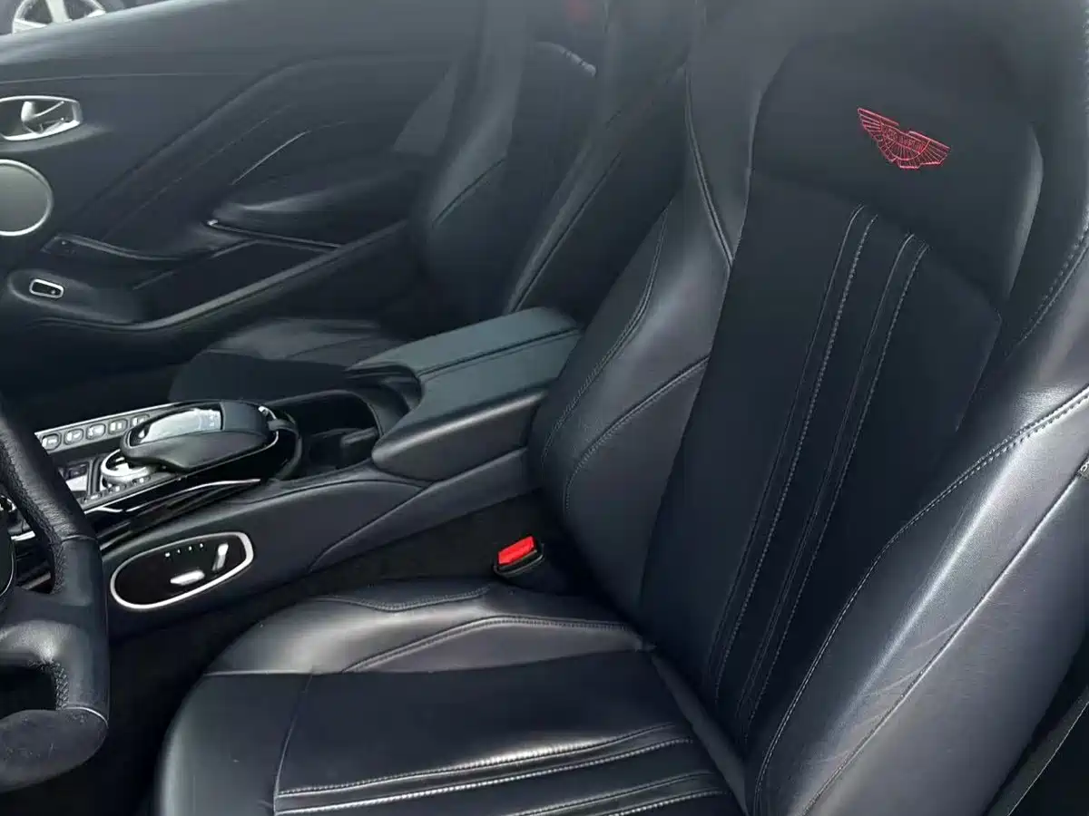 ASTON MARTIN V8 VANTAGE