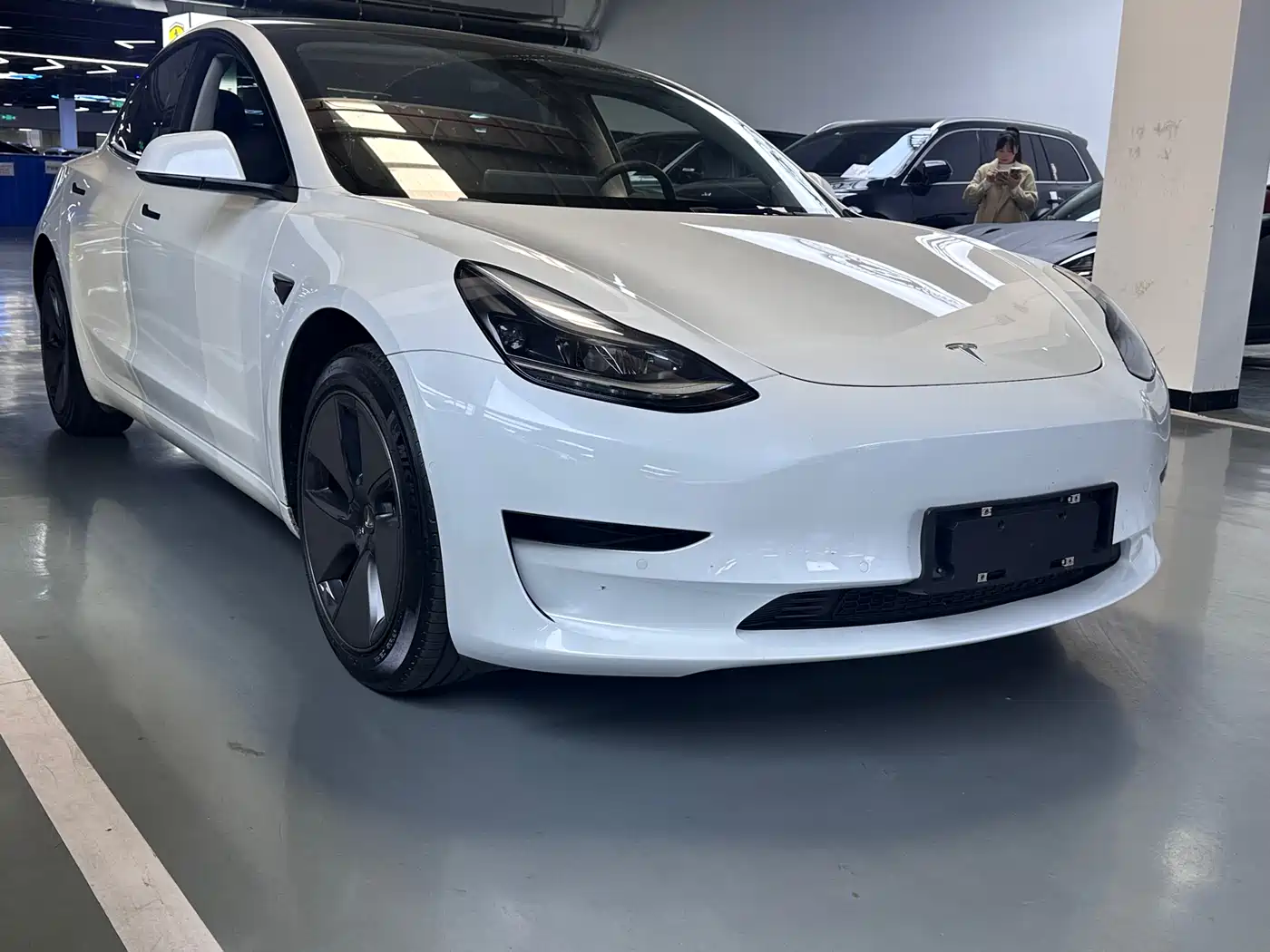 TESLA MODEL 3
