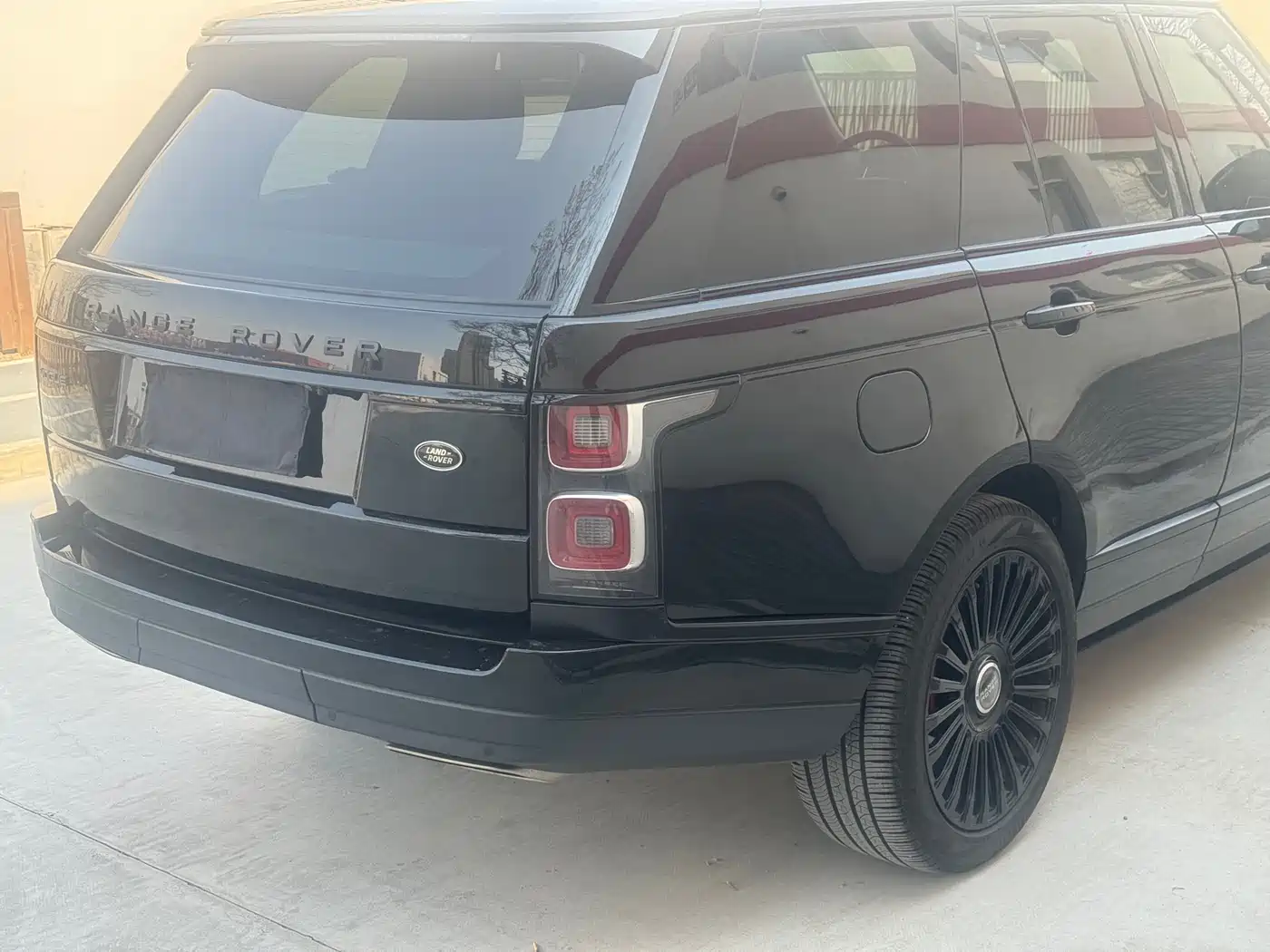 Land Rover Range Rover 2022 3.0 L6 360PS Heritage Edition фото 4