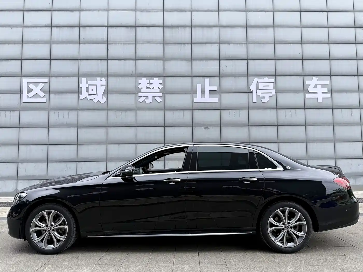 Mercedes-Benz E-Class 2023 E 300 L Sport Fashion фото 6