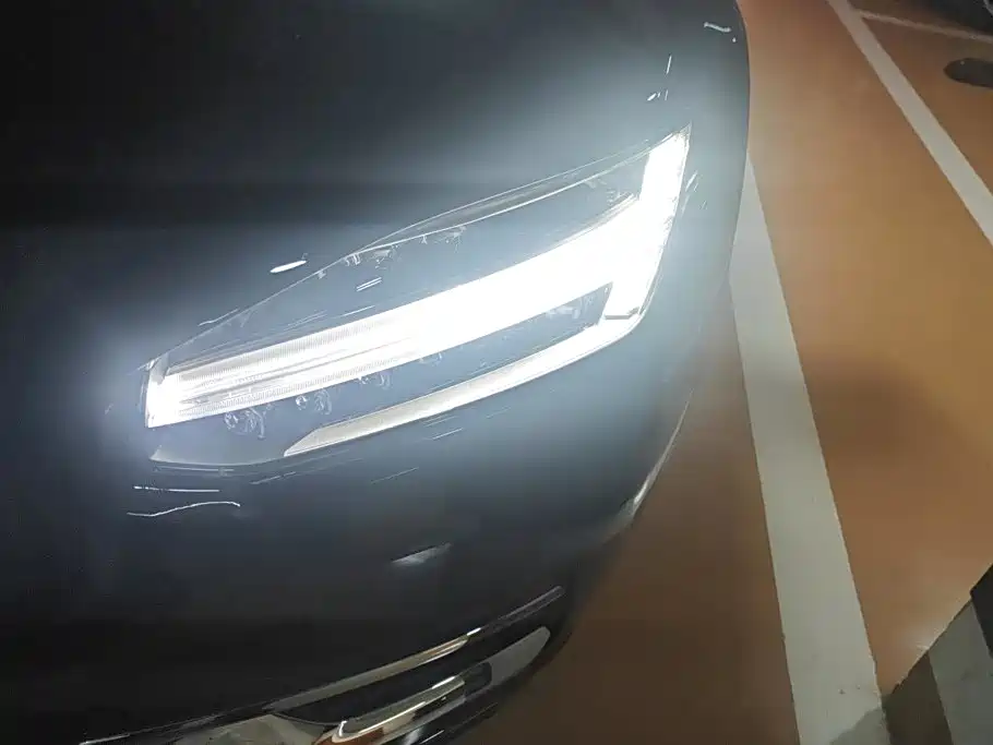 Фото 5 - Volvo XC90