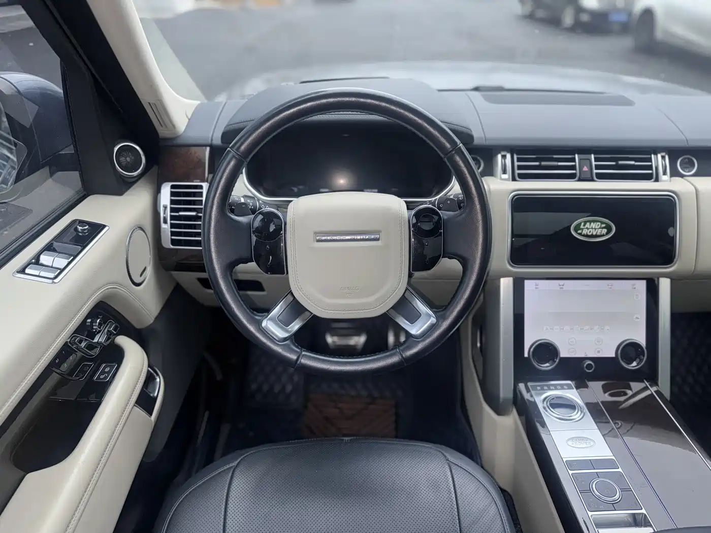 Land Rover Range Rover 2020 3.0 L6 Heritage Edition фото 8