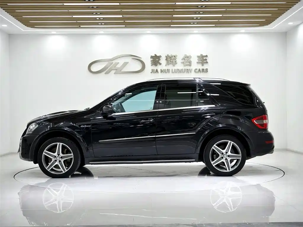 Mercedes-Benz M-Class AMG 2011 AMG ML 63 фото 4