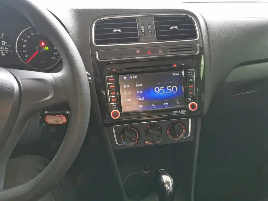Volkswagen Polo 2014 1.6L Automatic Comfort Edition фото 13