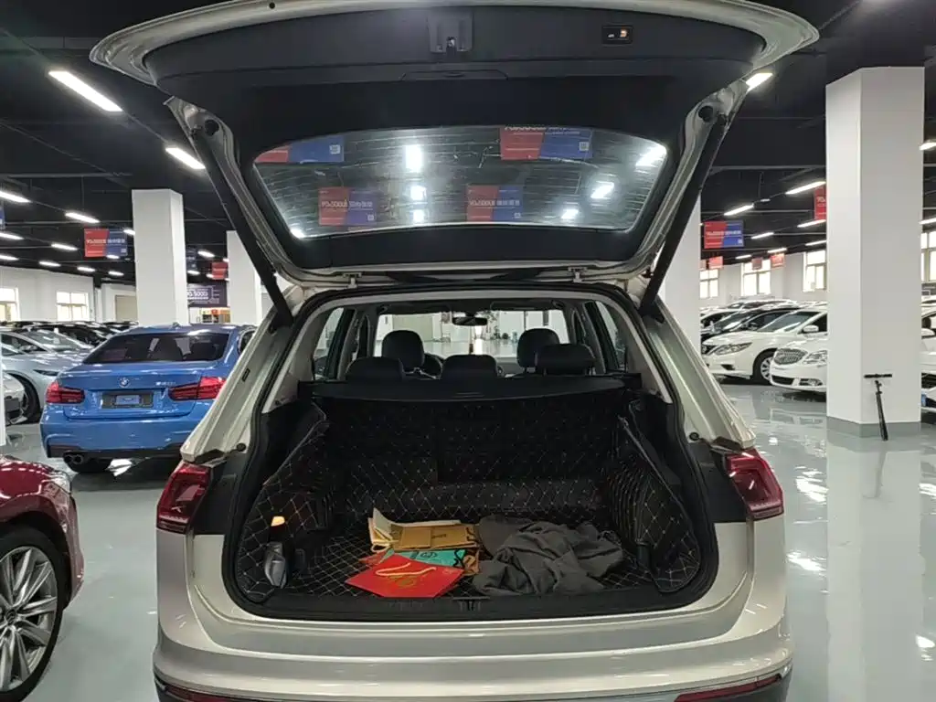Volkswagen Tiguan L 2017 380TSI Automatic 4WD Luxury Edition фото 19