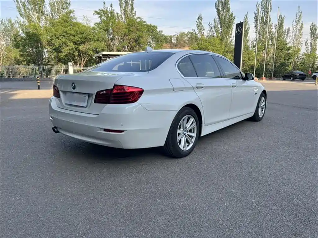 BMW 5 Series 2017 520Li Classic Edition фото 7
