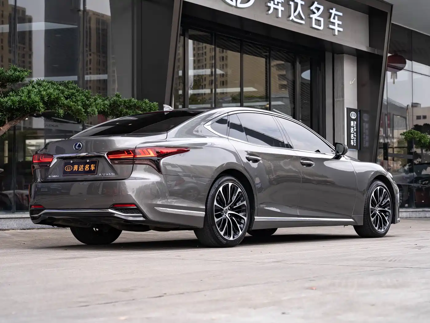 Lexus LS 2021 500h Executive Edition фото 3