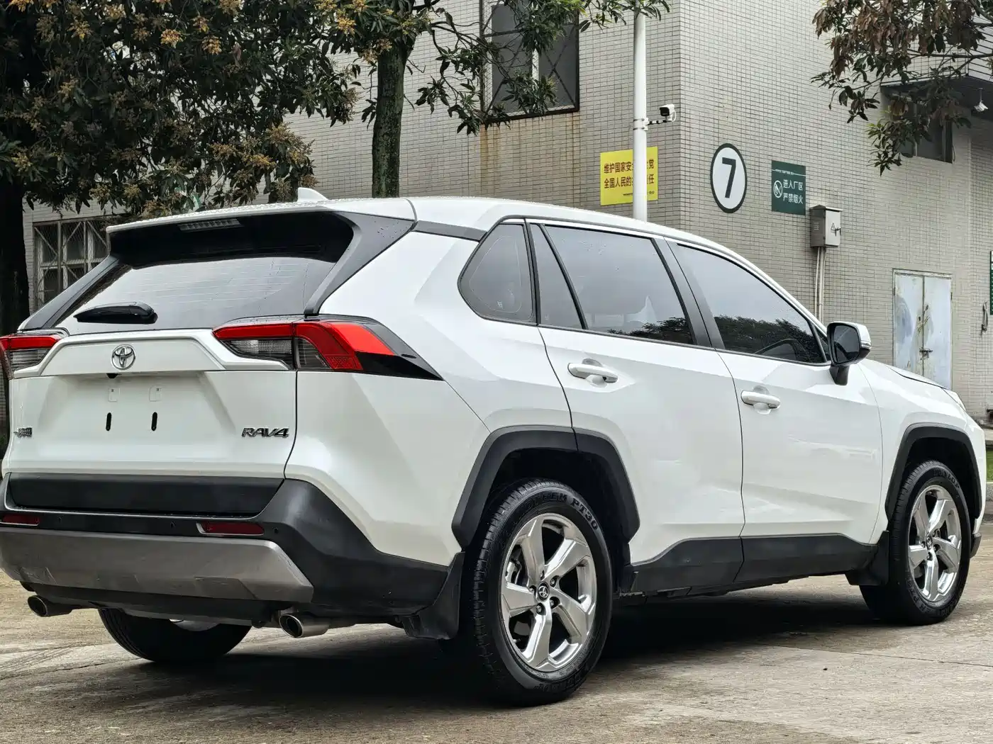 Toyota RAV4 Rongfang 2023 2.0L CVT FWD Style Plus Edition фото 4