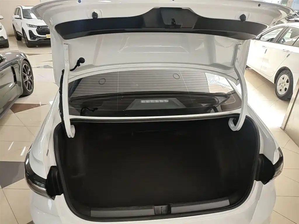 Volkswagen Lavida 2023 New Sharp 1.5L Auto Premium Edition фото 19