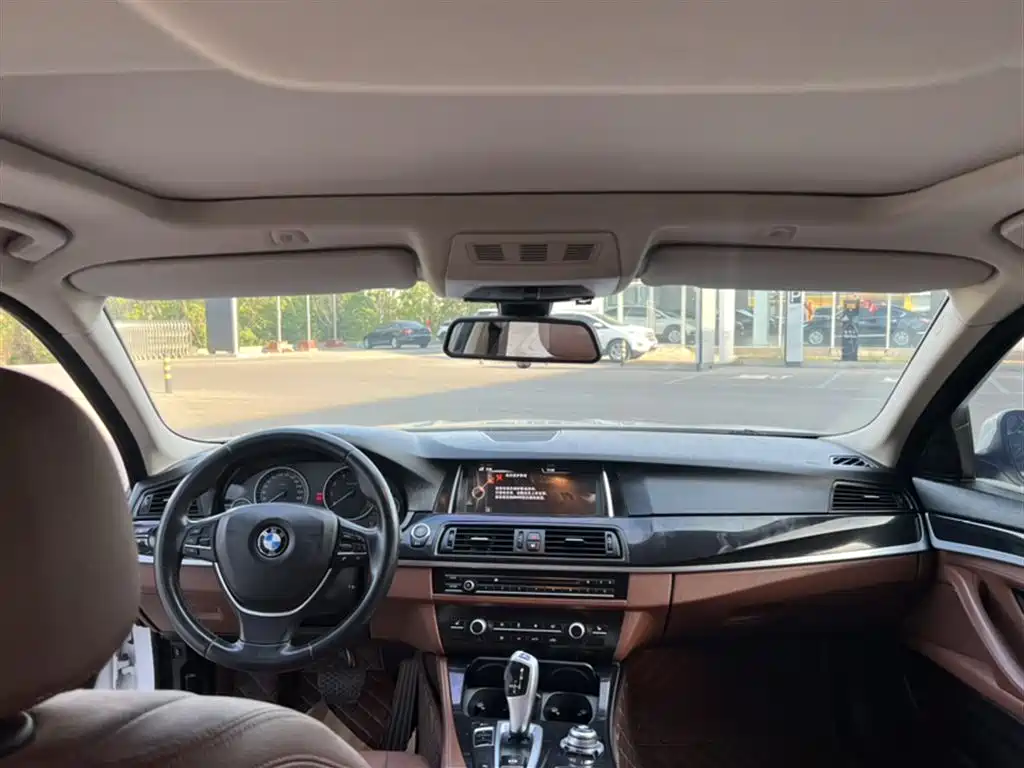 BMW 5 Series 2017 520Li Classic Edition фото 8