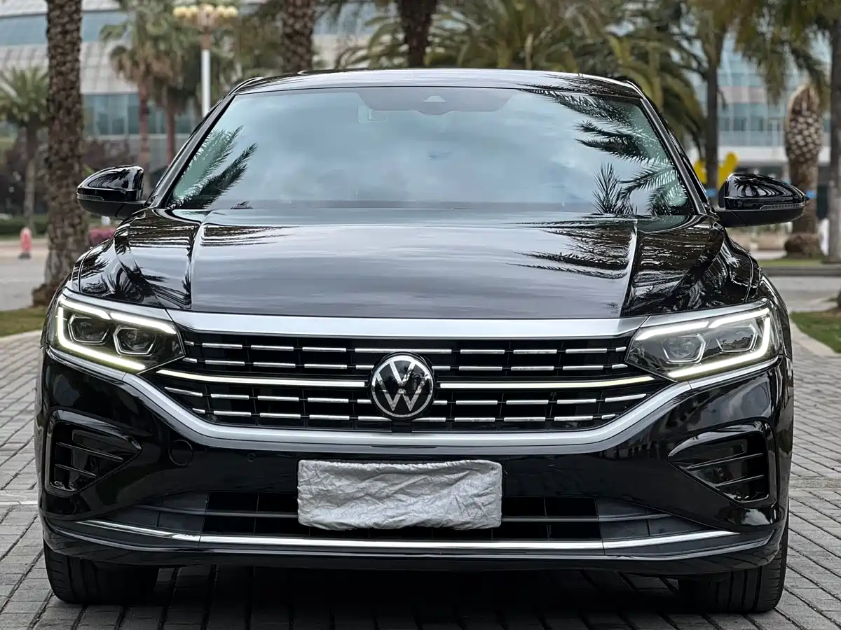 Volkswagen Passat 2022 330TSI Starlight Luxury Edition фото 2