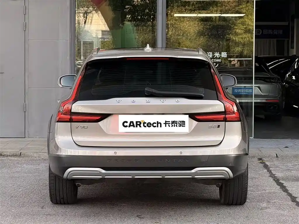 Фото 4 - Volvo V90
