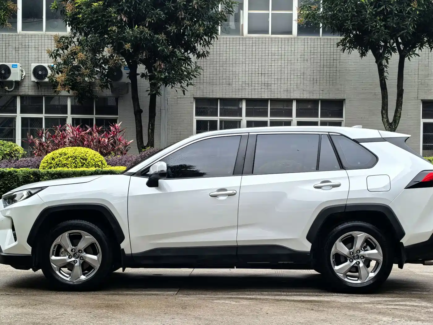 Toyota RAV4 Rongfang 2023 2.0L CVT FWD Style Plus Edition фото 3