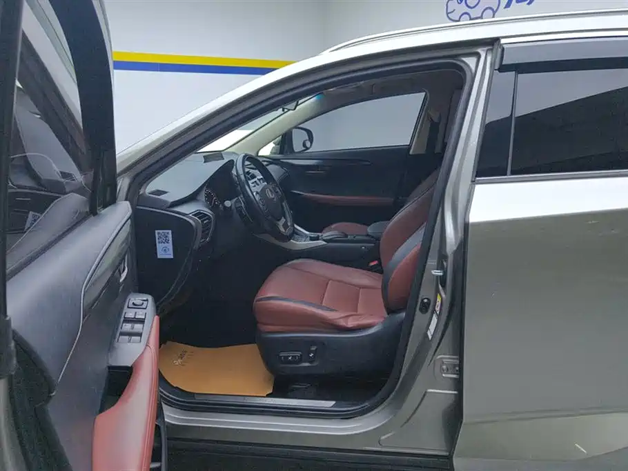 Lexus NX 2015 200t AWD F Sport фото 9