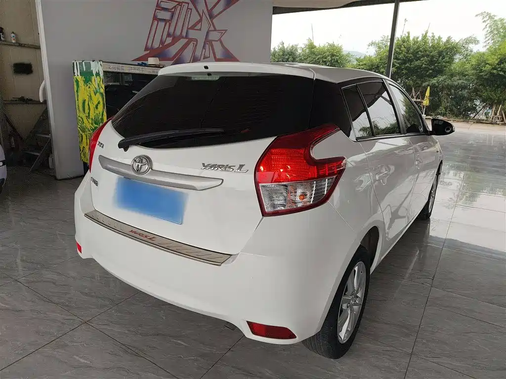 Toyota YARiS L Zhi Xuan 2015 1.5G Manual Sunroof Special Edition фото 6