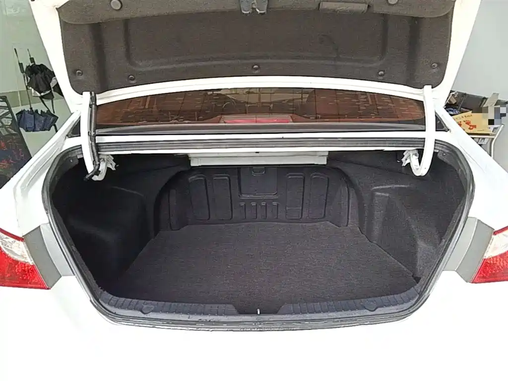 Hyundai Sonata 2014 2.0L Automatic Luxury фото 19