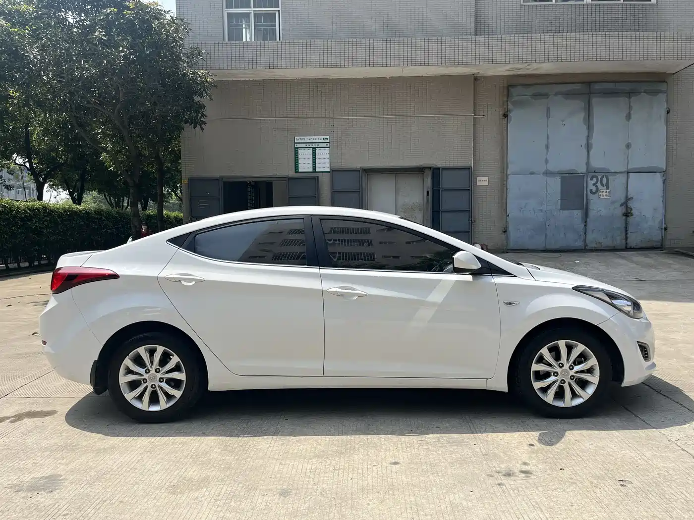 Hyundai Langdong 2016 1.6L Automatic Smart Edition фото 4