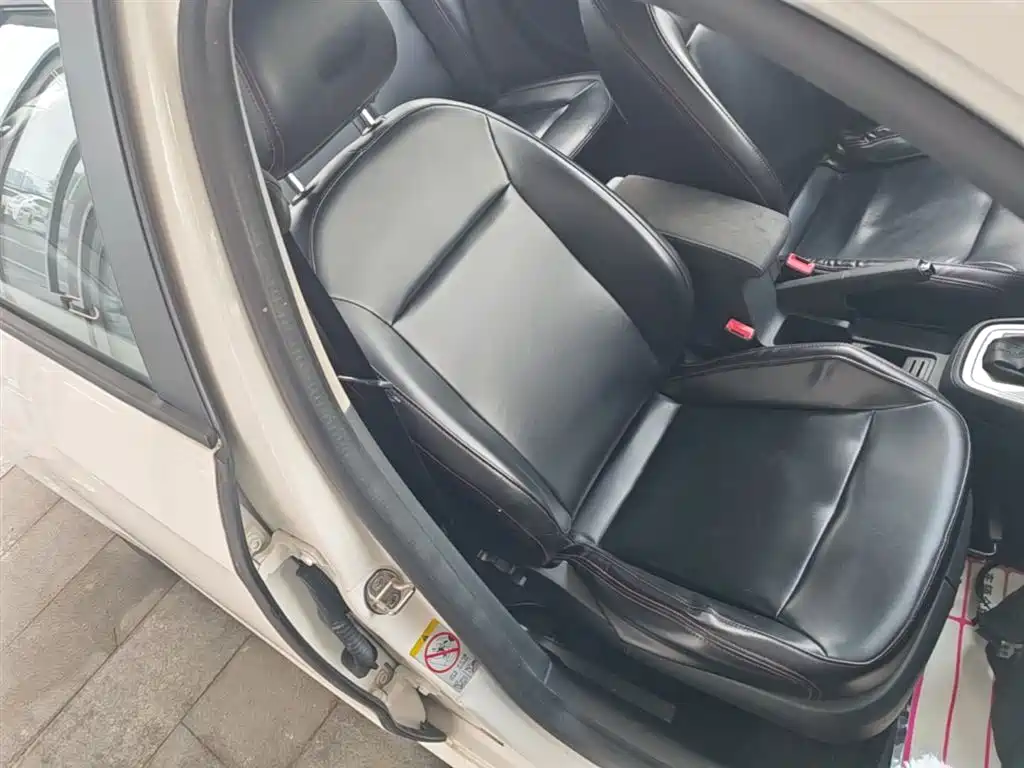 Volkswagen Lavida 2017 1.6L Automatic Comfort Edition фото 25