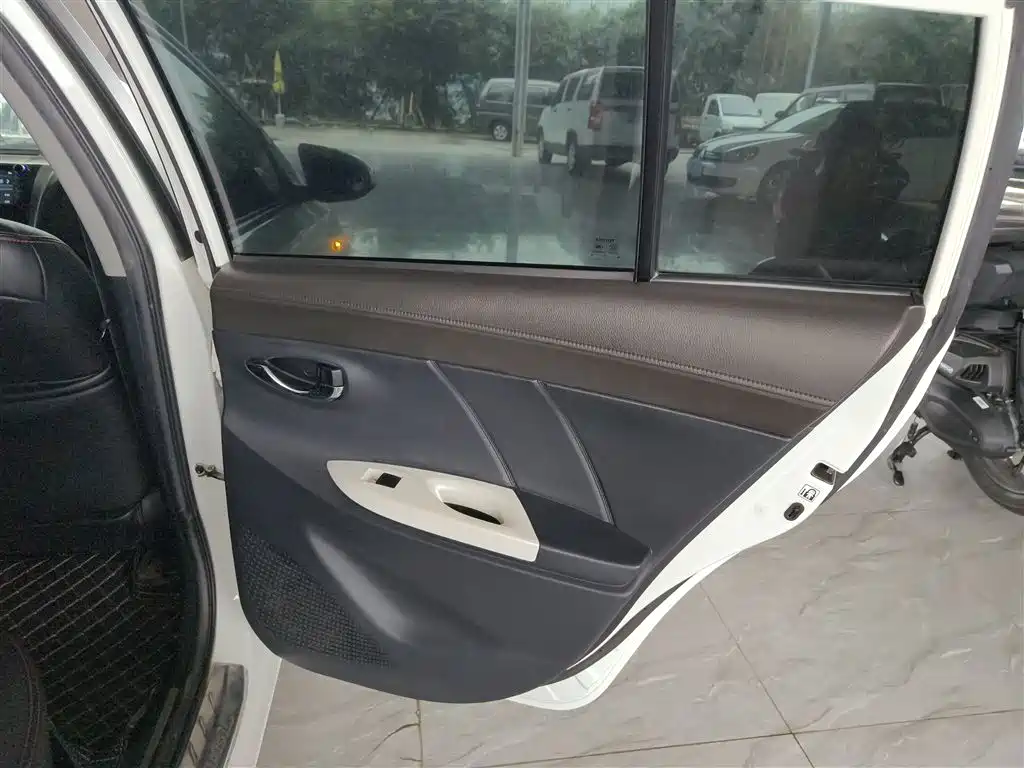 Toyota YARiS L Zhi Xuan 2015 1.5G Manual Sunroof Special Edition фото 20