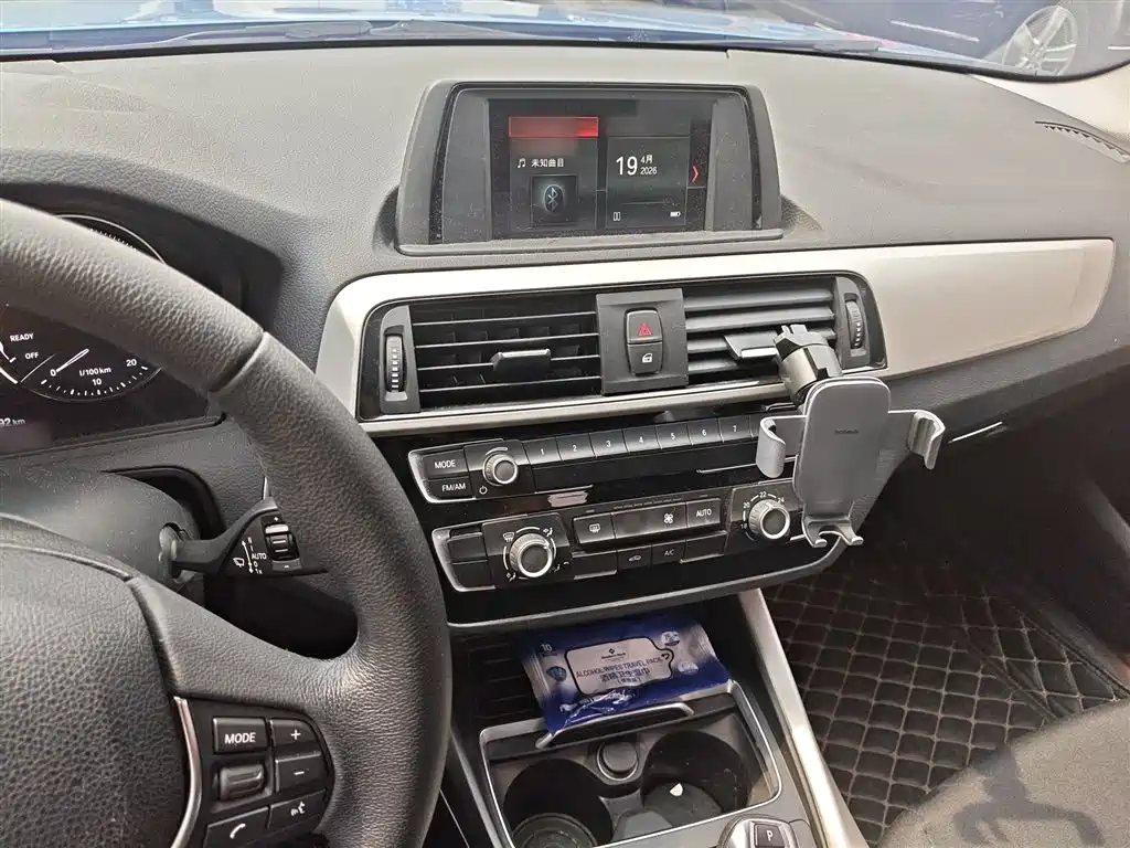 BMW 1 Series (Import) 2016 118i Leading фото 6