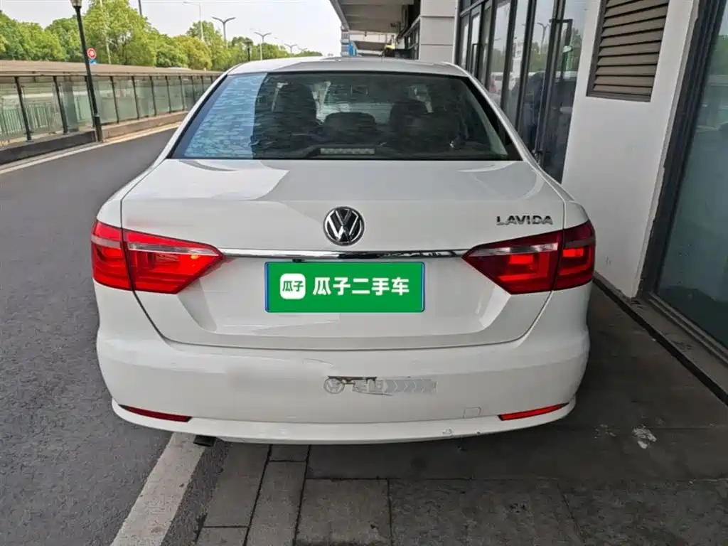 Volkswagen Lavida 2017 1.6L Automatic Comfort Edition фото 6