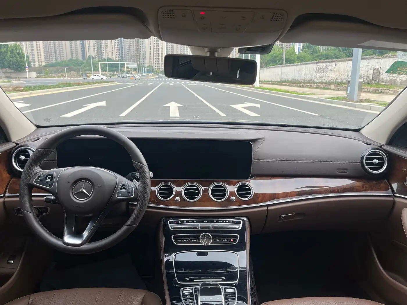 Mercedes-Benz E-Class 2018 E 300 L Luxury фото 25