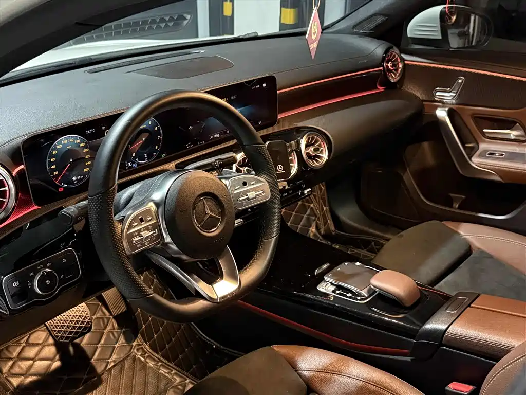 Mercedes-Benz A-Class 2020 A 200 L Sport Sedan фото 41