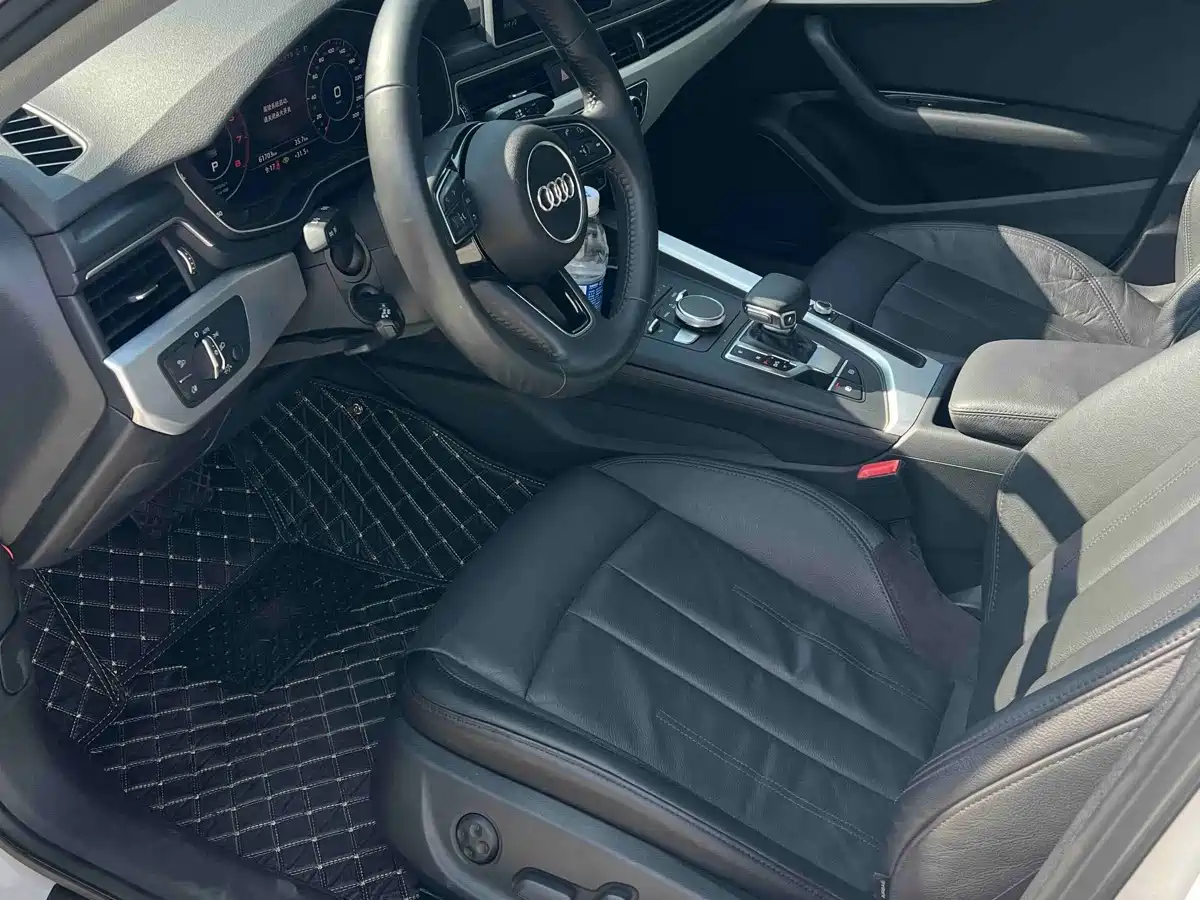 Photo 7 - Audi A4L