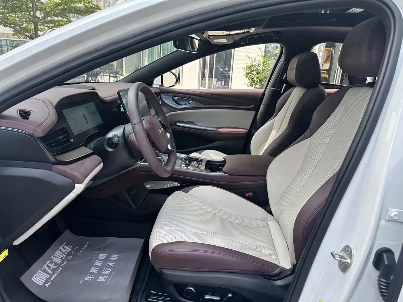 BYD Seal 2024 Glory Edition DM-i 1.5L 121km Prestige фото 7