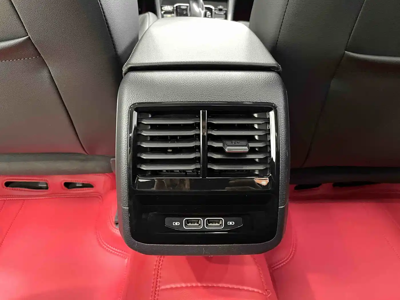 Volkswagen Sagitar 2022 280TSI DSG Surpassing Edition фото 11