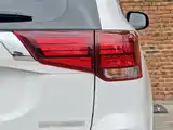 صورة 23 - Mitsubishi Outlander