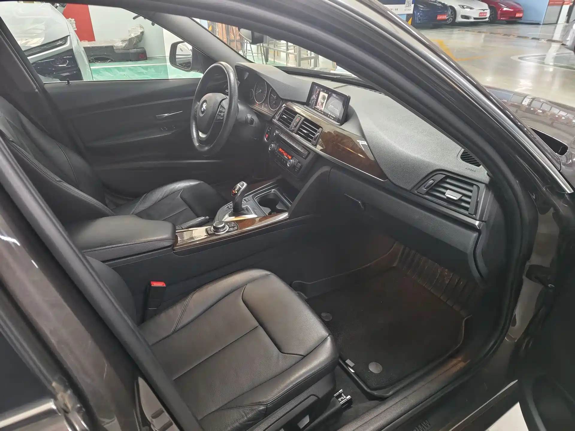 Photo 3 - BMW 3 Series