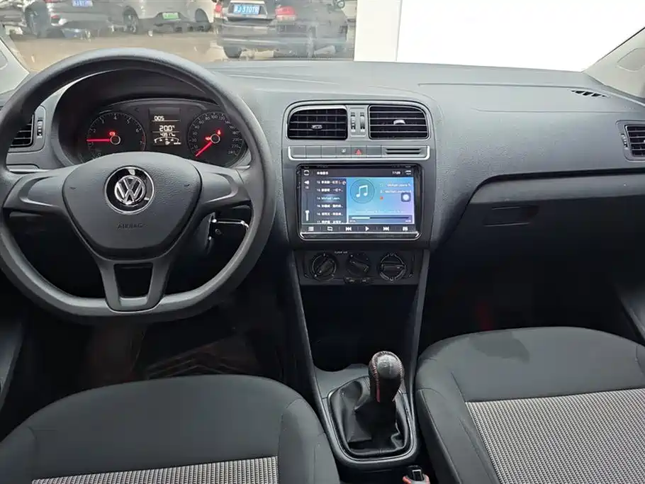 Volkswagen Polo 2016 1.4L Manual Trend фото 12