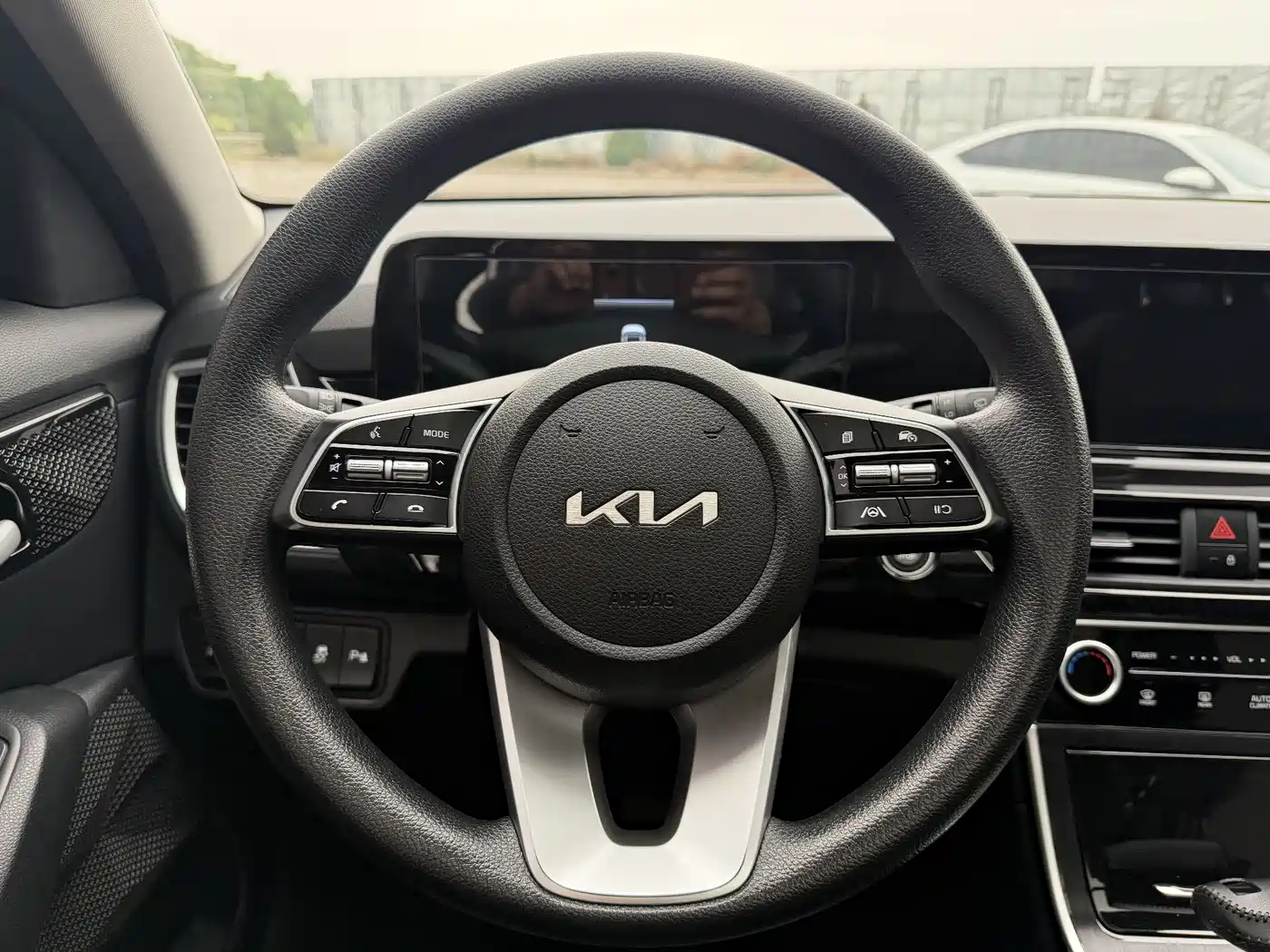Kia Seltos 2023 1.5L CVT Luxury Edition фото 10