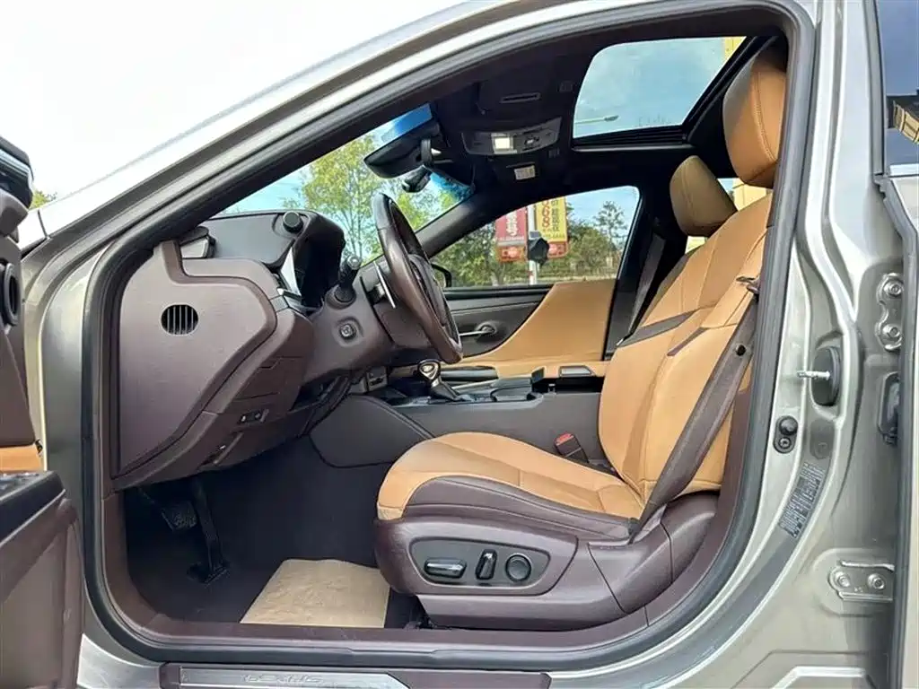Lexus ES 2020 200 Excellence фото 4