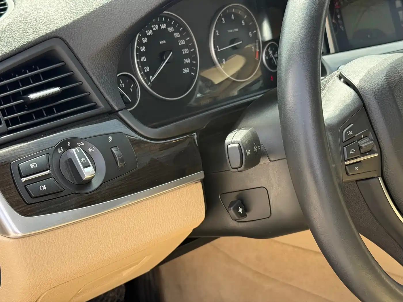 BMW 5 Series 2014 525Li Luxury Design Package фото 23