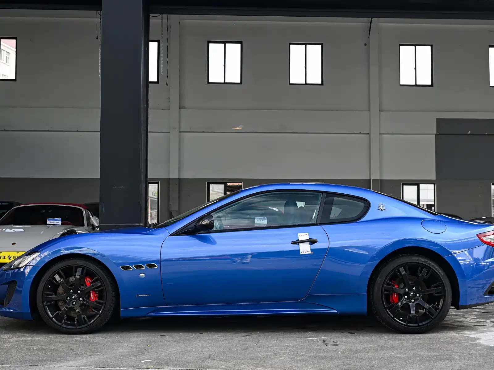 Photo 2 - Maserati GranTurismo