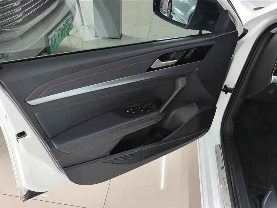 Volkswagen Lavida 2023 300TSI DSG Starlight Full Comfort Edition фото 7
