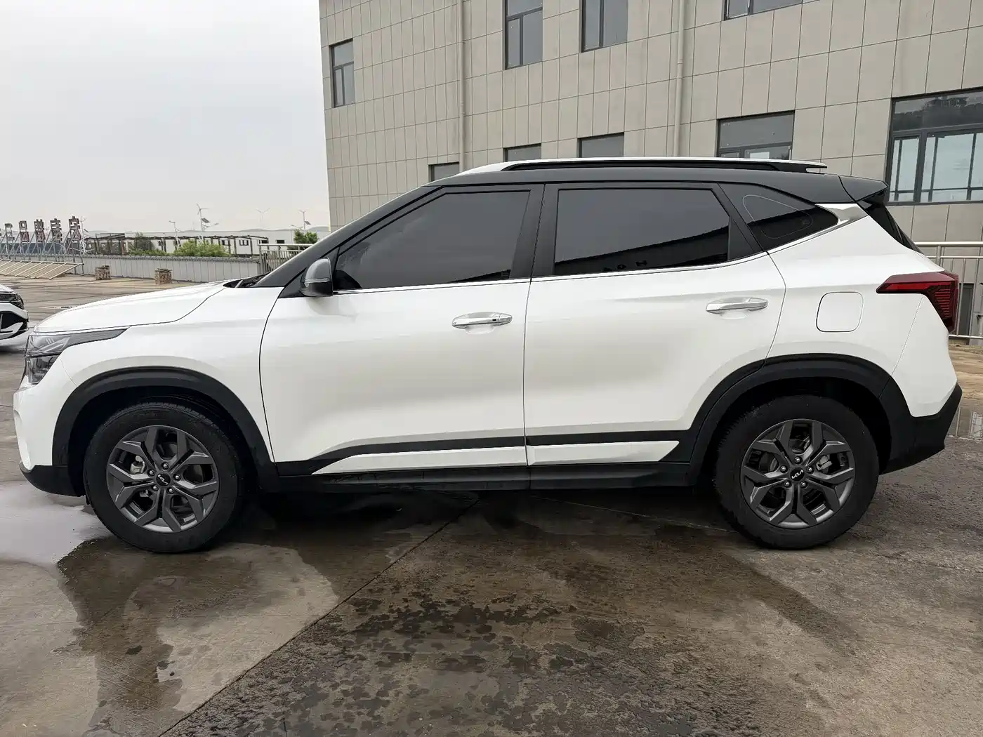 Kia Seltos 2023 1.5L CVT Luxury Edition фото 7