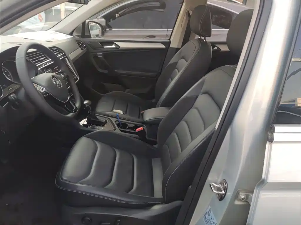 Volkswagen Tiguan L 2018 Facelift 330TSI Automatic 2WD Luxury Edition фото 7