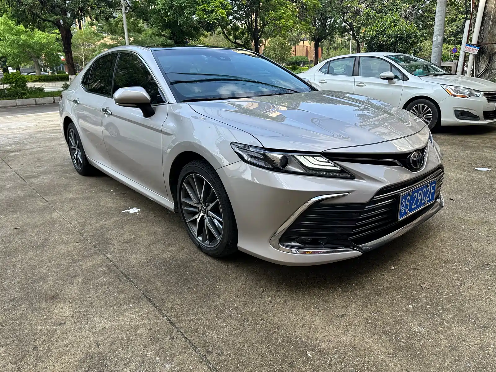 Фото 3 - Toyota Camry
