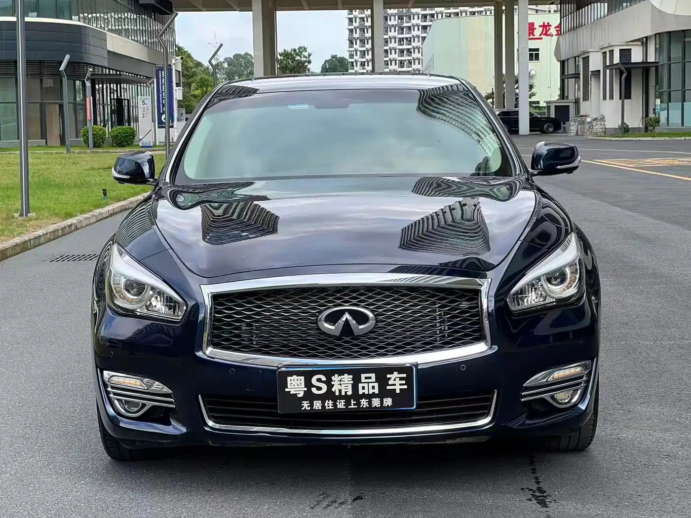 Infiniti Q70 2017 Q70L 2.5L Enjoyment Edition фото 2