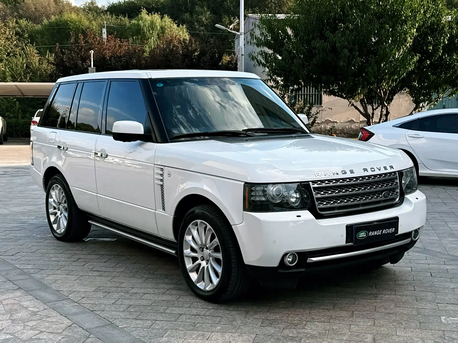 Photo 3 - Land Rover Range Rover